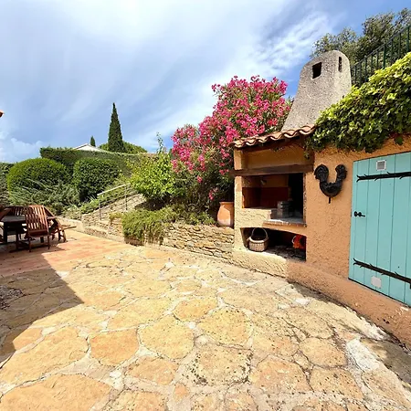 Maison La Pinede Les Lecques Avec Piscine بيت للعطل
